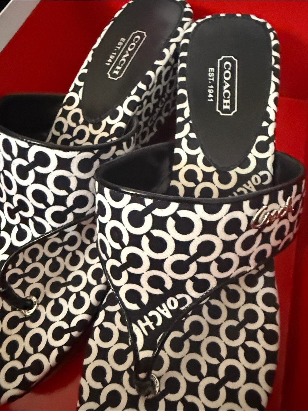 NWT in box Coach Black & White Signature Print Thong Sandals - Picture 4 of 4